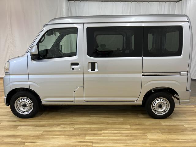 ハイゼットカーゴ クルーズ　／パートタイム４ＷＤ／キーフリー／オーディオレス　イモビライザー　レーンアシスト　オートマチックハイビーム　キーフリー　オートライト　Ａストップ　Ｗエアバック　４ＷＤ　スマートキー　記録簿　運転席エアバッグ　横滑り防止装置　ＡＢＳ　レーダーブレーキ（6枚目）