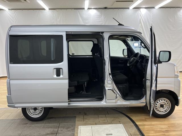 ハイゼットカーゴ クルーズ　／パートタイム４ＷＤ／キーフリー／オーディオレス　イモビライザー　レーンアシスト　オートマチックハイビーム　キーフリー　オートライト　Ａストップ　Ｗエアバック　４ＷＤ　スマートキー　記録簿　運転席エアバッグ　横滑り防止装置　ＡＢＳ　レーダーブレーキ（8枚目）