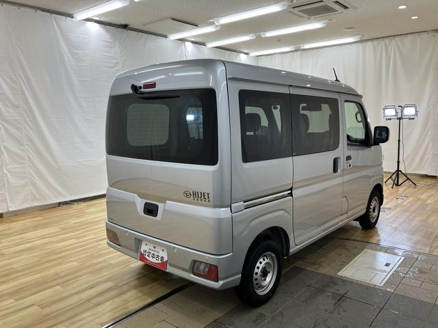 ハイゼットカーゴ クルーズ　／パートタイム４ＷＤ／キーフリー／オーディオレス　イモビライザー　レーンアシスト　オートマチックハイビーム　キーフリー　オートライト　Ａストップ　Ｗエアバック　４ＷＤ　スマートキー　記録簿　運転席エアバッグ　横滑り防止装置　ＡＢＳ　レーダーブレーキ（11枚目）