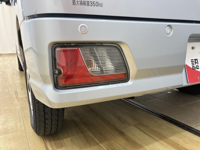 ハイゼットカーゴ クルーズ　／パートタイム４ＷＤ／キーフリー／オーディオレス　イモビライザー　レーンアシスト　オートマチックハイビーム　キーフリー　オートライト　Ａストップ　Ｗエアバック　４ＷＤ　スマートキー　記録簿　運転席エアバッグ　横滑り防止装置　ＡＢＳ　レーダーブレーキ（12枚目）