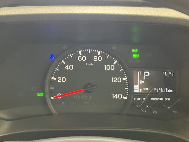 ハイゼットカーゴ クルーズ　／パートタイム４ＷＤ／キーフリー／オーディオレス　イモビライザー　レーンアシスト　オートマチックハイビーム　キーフリー　オートライト　Ａストップ　Ｗエアバック　４ＷＤ　スマートキー　記録簿　運転席エアバッグ　横滑り防止装置　ＡＢＳ　レーダーブレーキ（15枚目）