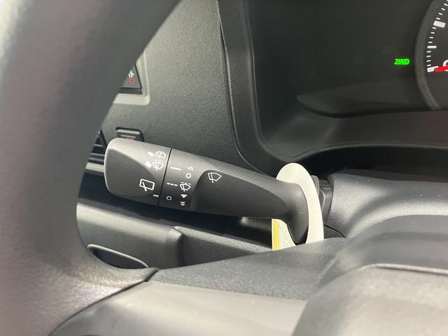 ハイゼットカーゴ クルーズ　／パートタイム４ＷＤ／キーフリー／オーディオレス　イモビライザー　レーンアシスト　オートマチックハイビーム　キーフリー　オートライト　Ａストップ　Ｗエアバック　４ＷＤ　スマートキー　記録簿　運転席エアバッグ　横滑り防止装置　ＡＢＳ　レーダーブレーキ（22枚目）