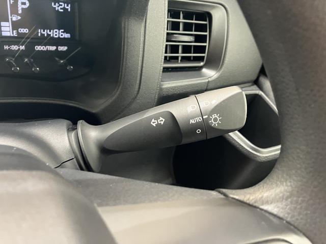 ハイゼットカーゴ クルーズ　／パートタイム４ＷＤ／キーフリー／オーディオレス　イモビライザー　レーンアシスト　オートマチックハイビーム　キーフリー　オートライト　Ａストップ　Ｗエアバック　４ＷＤ　スマートキー　記録簿　運転席エアバッグ　横滑り防止装置　ＡＢＳ　レーダーブレーキ（23枚目）