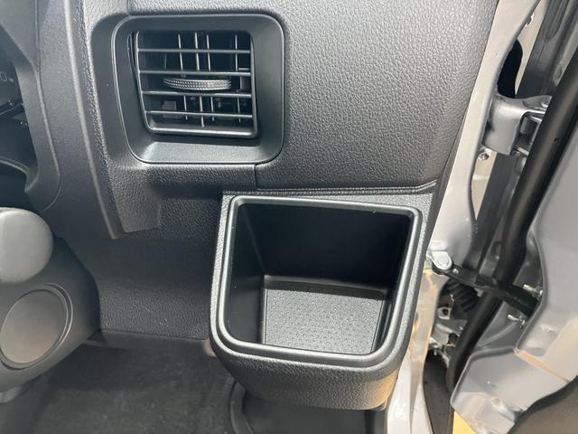 ハイゼットカーゴ クルーズ　／パートタイム４ＷＤ／キーフリー／オーディオレス　イモビライザー　レーンアシスト　オートマチックハイビーム　キーフリー　オートライト　Ａストップ　Ｗエアバック　４ＷＤ　スマートキー　記録簿　運転席エアバッグ　横滑り防止装置　ＡＢＳ　レーダーブレーキ（26枚目）