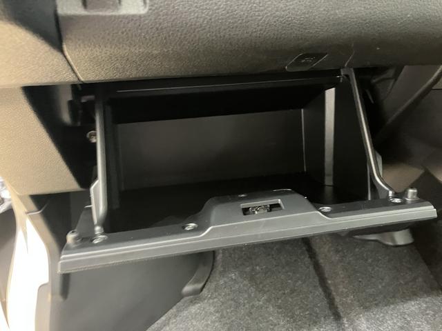 ハイゼットカーゴ クルーズ　／パートタイム４ＷＤ／キーフリー／オーディオレス　イモビライザー　レーンアシスト　オートマチックハイビーム　キーフリー　オートライト　Ａストップ　Ｗエアバック　４ＷＤ　スマートキー　記録簿　運転席エアバッグ　横滑り防止装置　ＡＢＳ　レーダーブレーキ（29枚目）