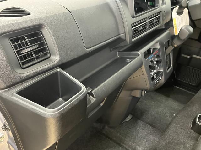 ハイゼットカーゴ クルーズ　／パートタイム４ＷＤ／キーフリー／オーディオレス　イモビライザー　レーンアシスト　オートマチックハイビーム　キーフリー　オートライト　Ａストップ　Ｗエアバック　４ＷＤ　スマートキー　記録簿　運転席エアバッグ　横滑り防止装置　ＡＢＳ　レーダーブレーキ（30枚目）