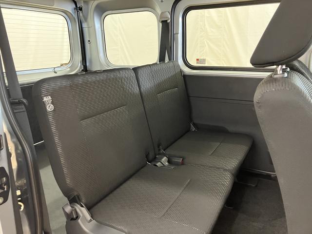 ハイゼットカーゴ クルーズ　／パートタイム４ＷＤ／キーフリー／オーディオレス　イモビライザー　レーンアシスト　オートマチックハイビーム　キーフリー　オートライト　Ａストップ　Ｗエアバック　４ＷＤ　スマートキー　記録簿　運転席エアバッグ　横滑り防止装置　ＡＢＳ　レーダーブレーキ（35枚目）