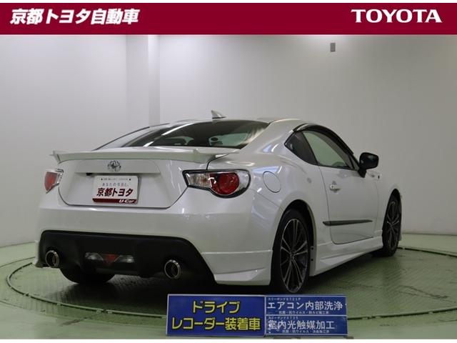 ８６ ＧＴリミテッド　スマキ－　イモビライザー　ＥＴＣ付き　キーレスアクセス　メモリ－ナビ　横滑り防止機能　エアロ　Ｗエアバック　ＡＵＸ　ナビＴＶ　オートエアコン　アルミホイール　ＡＢＳ　エアバック　パワーウィンドウ（3枚目）