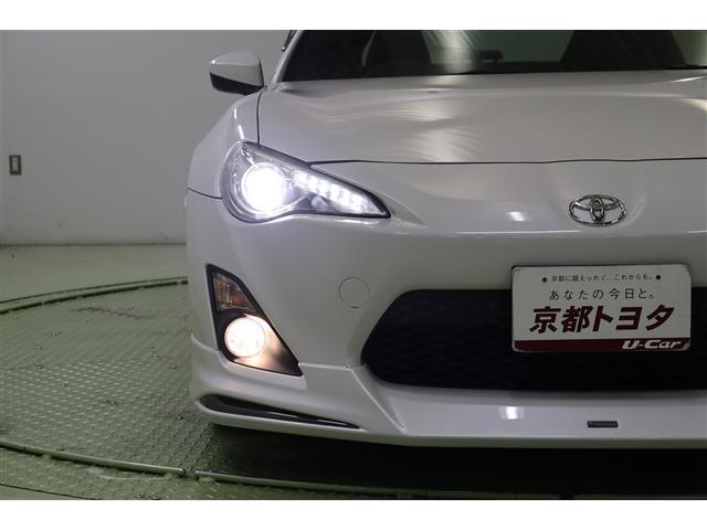 ８６ ＧＴリミテッド　スマキ－　イモビライザー　ＥＴＣ付き　キーレスアクセス　メモリ－ナビ　横滑り防止機能　エアロ　Ｗエアバック　ＡＵＸ　ナビＴＶ　オートエアコン　アルミホイール　ＡＢＳ　エアバック　パワーウィンドウ（10枚目）