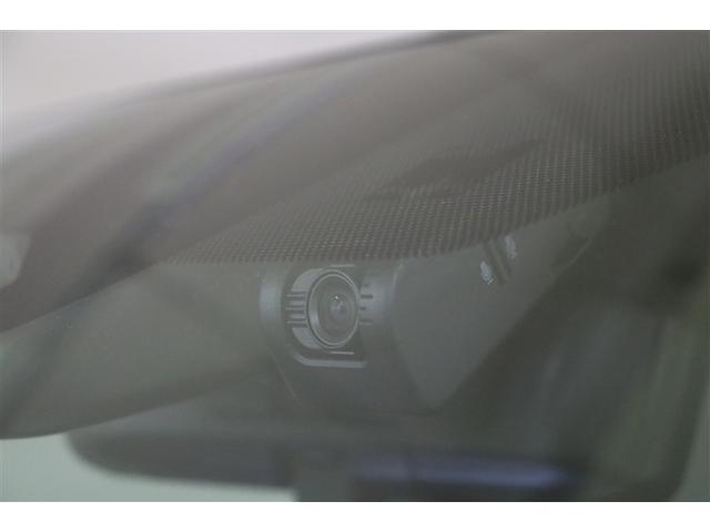 ヴォクシー ハイブリッドＳ－Ｚ　パワーウィンドウ　ＤＶＤ再生機能　インテリキー　横滑防止装置　地デジＴＶ　アクティブクルーズコントロール　フルオートエアコン　リアカメラ　エアバッグ　ＡＢＳ　１００Ｖ充電　ナビＴＶ　ＷＡＣ　キーレス（6枚目）