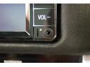 スマートフォンやiPodに入れた音楽を楽しめるAUXを装備しています。AUXは直接カーオーディオに接続できるため、Bluetoothなどよりも高音質な音楽が楽しめます。