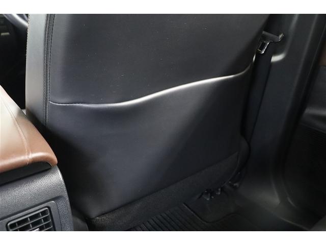 �V�[�g�o�b�N�ɂ͕֗��ȃ|�P�b�g�𑕔����Ă��܂��B�ԓ��ɎU�炩�肪���ȍׁX�Ƃ������̂�^�u���b�g�A�G���Ȃǂ����[�o����̂ŃX�b�L���Еt���܂��B