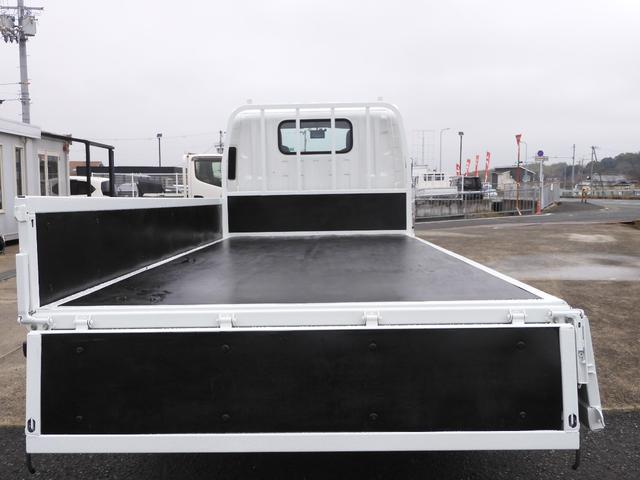 エルフトラック 　セミロング１１尺　平　積載２ｔ　総重量５ｔ未満　ナビ　ＥＴＣ　ＴＶ　バックカメラ　　６ＭＴ（22枚目）
