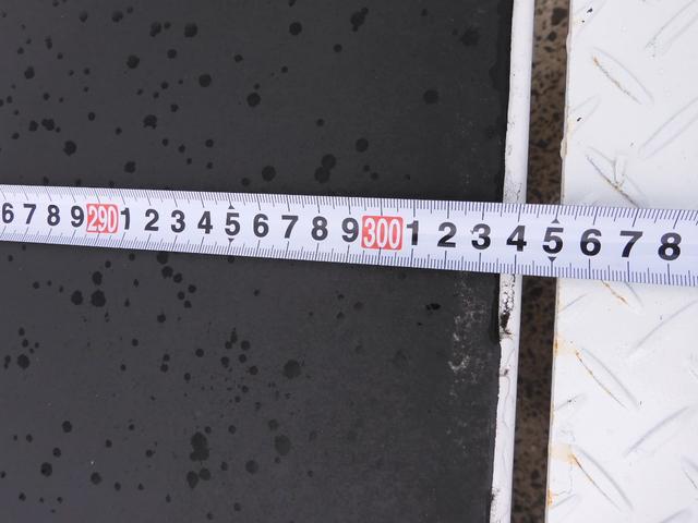 アトラストラック 　平　新明和垂直パワーゲート付　積載１．５ｔ　総重量５ｔ未　５ｔ限定免許対応　荷台鉄板張　　左電動格納ミラー　キーレス　荷室内寸　３０４　１６０　３８（22枚目）