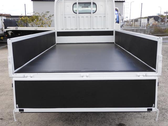 アトラストラック 　平　積載１．５ｔ　総重量３．５ｔ未　新普通免許対応　５ＭＴ　荷台鉄板張　キーレス　左電動格納ミラー　荷台内寸３１０　１６０　３８（8枚目）