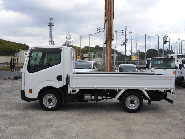 アトラストラック 　平　積載１．５ｔ　総重量３．５ｔ未　新普通免許対応　５ＭＴ　荷台鉄板張　キーレス　左電動格納ミラー　荷台内寸３１０　１６０　３８（39枚目）