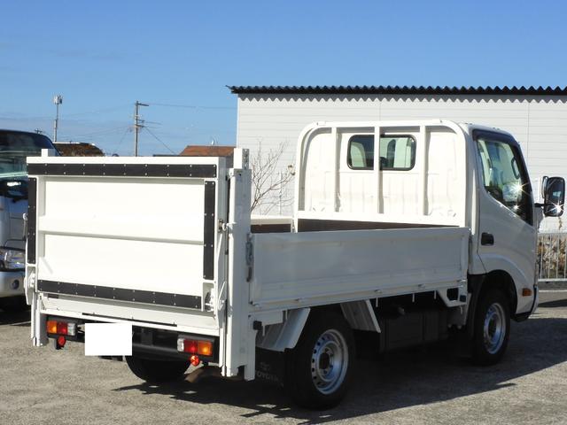 ダイナトラック 　極東垂直式パワーゲート　積載９００ｋｇ　総重量３．５ｔ未　新普通免許対応　ＡＴ　ディーゼル　ＥＴＣ　ナビ　Ｂカメラ　荷台内寸２８２／１６０／３６　荷台高７９　リフト内１５７／８５　リフト能力６００ｋｇ（18枚目）