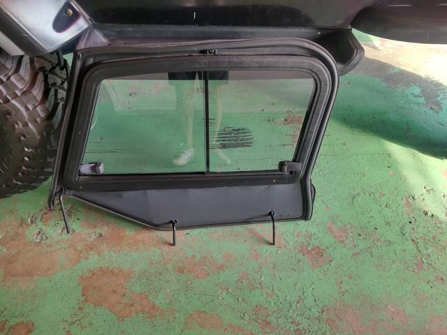 ハーフドア用ガラス開閉窓