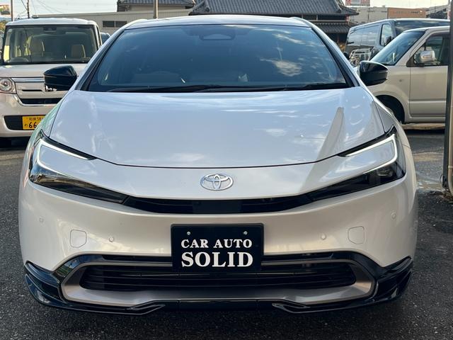 プリウス Ｚ　パノラマルーフ・黒革シート・１２．３型ＭＯＰナビ・パノラミックビューモニタ－・アドバンスドパーク・デジタルインナーミラー・パワーバックドア・シートベンチレーション・ＢＳＭ・ワイヤレス充電器（3枚目）