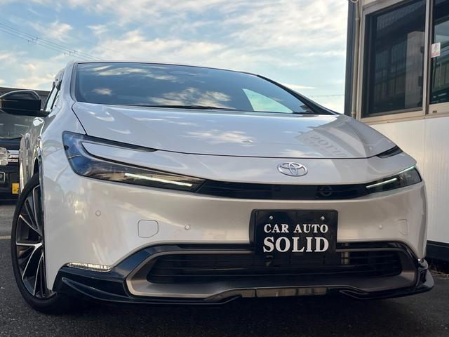 プリウス Ｚ　パノラマルーフ・黒革シート・１２．３型ＭＯＰナビ・パノラミックビューモニタ－・アドバンスドパーク・デジタルインナーミラー・パワーバックドア・シートベンチレーション・ＢＳＭ・ワイヤレス充電器（6枚目）