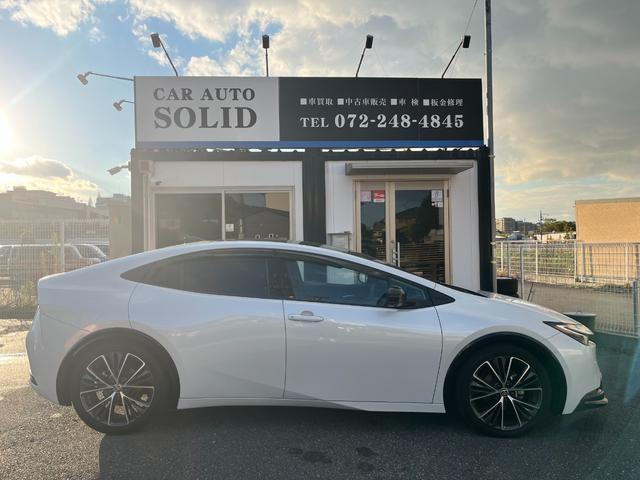 プリウス Ｚ　パノラマルーフ・黒革シート・１２．３型ＭＯＰナビ・パノラミックビューモニタ－・アドバンスドパーク・デジタルインナーミラー・パワーバックドア・シートベンチレーション・ＢＳＭ・ワイヤレス充電器（8枚目）