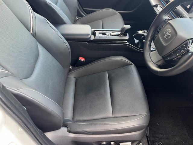 プリウス Ｚ　パノラマルーフ・黒革シート・１２．３型ＭＯＰナビ・パノラミックビューモニタ－・アドバンスドパーク・デジタルインナーミラー・パワーバックドア・シートベンチレーション・ＢＳＭ・ワイヤレス充電器（14枚目）