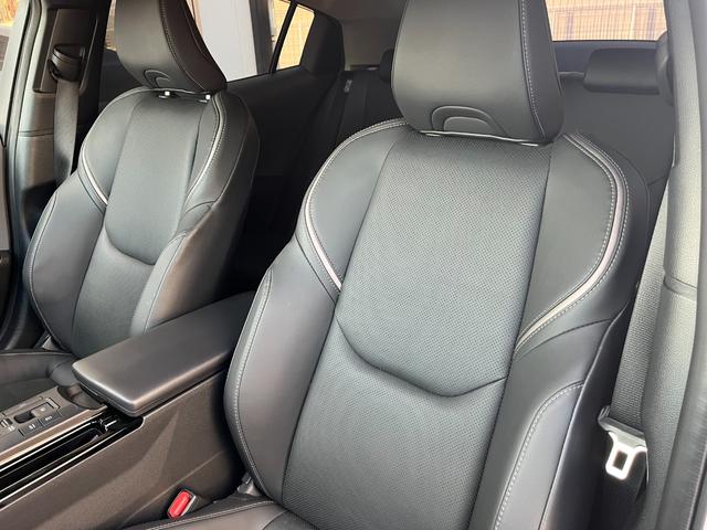 プリウス Ｚ　パノラマルーフ・黒革シート・１２．３型ＭＯＰナビ・パノラミックビューモニタ－・アドバンスドパーク・デジタルインナーミラー・パワーバックドア・シートベンチレーション・ＢＳＭ・ワイヤレス充電器（15枚目）