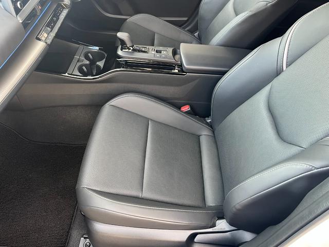 プリウス Ｚ　パノラマルーフ・黒革シート・１２．３型ＭＯＰナビ・パノラミックビューモニタ－・アドバンスドパーク・デジタルインナーミラー・パワーバックドア・シートベンチレーション・ＢＳＭ・ワイヤレス充電器（16枚目）