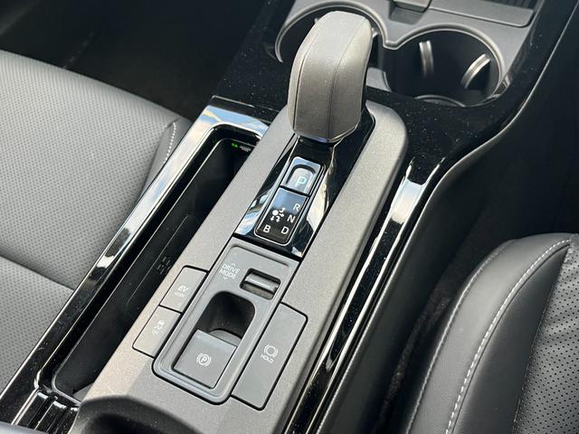 プリウス Ｚ　パノラマルーフ・黒革シート・１２．３型ＭＯＰナビ・パノラミックビューモニタ－・アドバンスドパーク・デジタルインナーミラー・パワーバックドア・シートベンチレーション・ＢＳＭ・ワイヤレス充電器（25枚目）