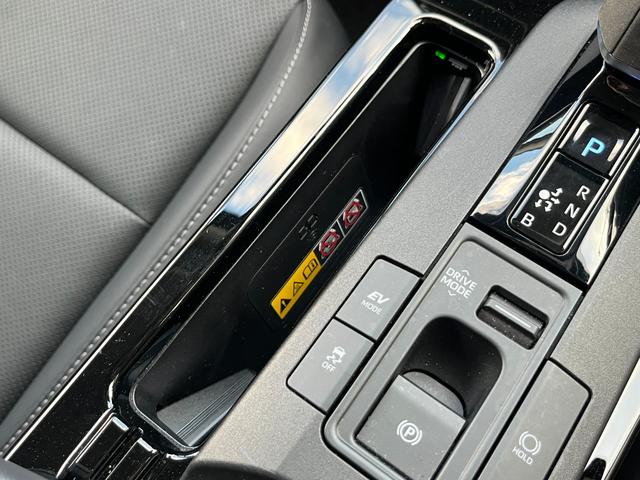 プリウス Ｚ　パノラマルーフ・黒革シート・１２．３型ＭＯＰナビ・パノラミックビューモニタ－・アドバンスドパーク・デジタルインナーミラー・パワーバックドア・シートベンチレーション・ＢＳＭ・ワイヤレス充電器（26枚目）