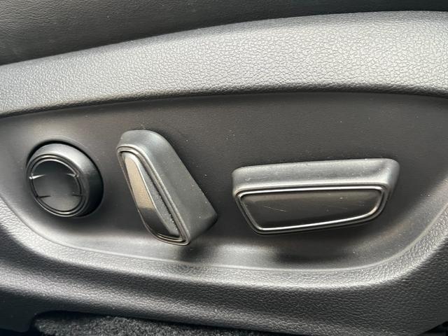 プリウス Ｚ　パノラマルーフ・黒革シート・１２．３型ＭＯＰナビ・パノラミックビューモニタ－・アドバンスドパーク・デジタルインナーミラー・パワーバックドア・シートベンチレーション・ＢＳＭ・ワイヤレス充電器（28枚目）