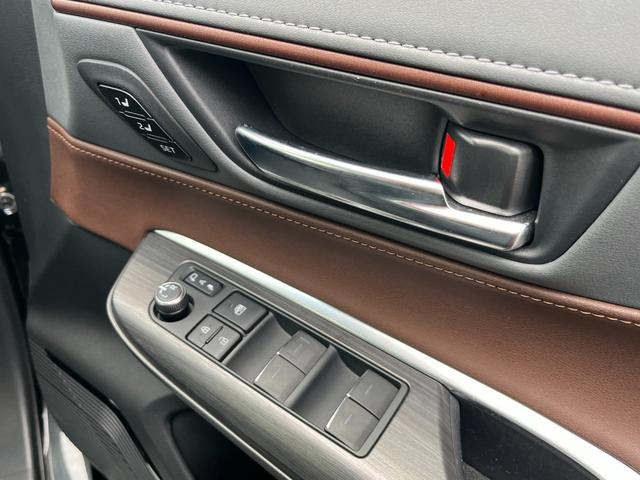 ハリアーハイブリッド Z レザーパッケージ JBLサウンドシステム・モデリスタ・12.3型フルセグナビ・パノラミックビューモニタ-・デジタルインナーミラー・シートベンチレーション・ステアリングヒーターBSM・パワーバックドア・黒革シート(33枚目)