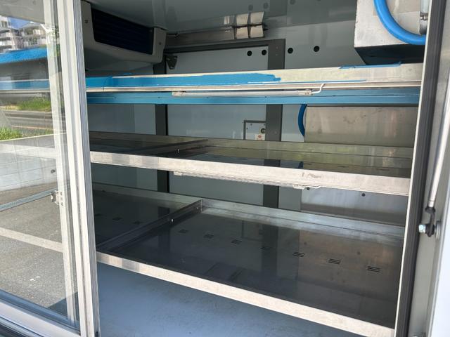 キャリイトラック 　移動販売冷凍車４０ｌ清排水タンク（14枚目）