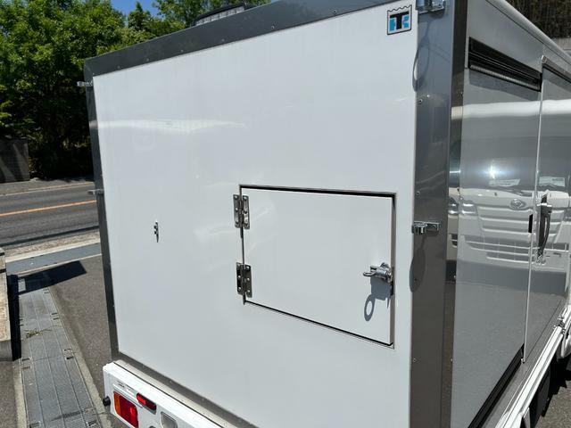 キャリイトラック 　移動販売冷凍車４０ｌ清排水タンク（18枚目）
