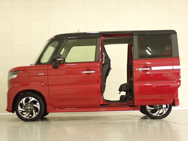 スペーシアカスタム カスタム　ＨＹＢＲＩＤ　ＸＳターボ　全方位モニター付ナビ　ナビ　全方位カメラ　スズキコネクト　電動パーキングブレーキ　ＡＣＣ　衝突被害軽減Ｂ　ステアリングヒーター　フロアマット　サーキュレーター　パドルシフト　後席両側電動スライドドア　ＬＥＤヘッドランプ（5枚目）
