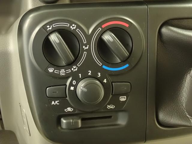 エブリイ ＰＡリミテッド　６型　５ＭＴ　デュアルカメラブレーキサポート　インパネ５ＭＴ　後席両側スライドドア　衝突被害軽減Ｂ　ＡＭ／ＦＭラジオ　リヤパーキングセンサー　ハイビームアシスト　キーレスエントリー　車線逸脱警報機能　スモークガラス　マッドフラップ　スペアタイヤ（20枚目）