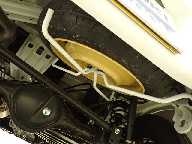 エブリイ ＰＡリミテッド　６型　５ＭＴ　デュアルカメラブレーキサポート　インパネ５ＭＴ　後席両側スライドドア　衝突被害軽減Ｂ　ＡＭ／ＦＭラジオ　リヤパーキングセンサー　ハイビームアシスト　キーレスエントリー　車線逸脱警報機能　スモークガラス　マッドフラップ　スペアタイヤ（44枚目）