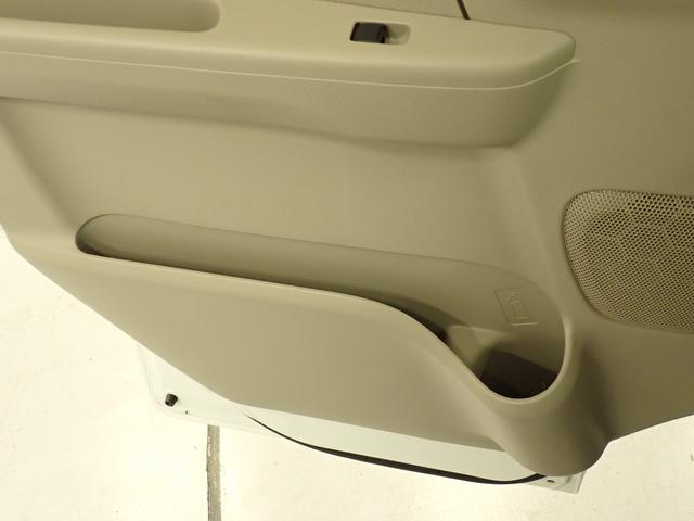 エブリイ ＰＡリミテッド　６型　５ＭＴ　デュアルカメラブレーキサポート　インパネ５ＭＴ　後席両側スライドドア　衝突被害軽減Ｂ　ＡＭ／ＦＭラジオ　リヤパーキングセンサー　ハイビームアシスト　キーレスエントリー　車線逸脱警報機能　スモークガラス　マッドフラップ　スペアタイヤ（50枚目）