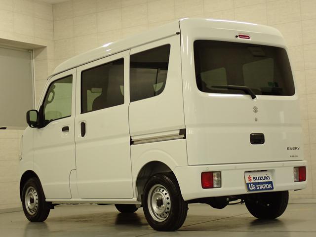 エブリイ ＰＡリミテッド　６型　５ＭＴ　デュアルカメラブレーキサポート　インパネ５ＭＴ　後席両側スライドドア　衝突被害軽減Ｂ　ＡＭ／ＦＭラジオ　リヤパーキングセンサー　ハイビームアシスト　キーレスエントリー　車線逸脱警報機能　スモークガラス　マッドフラップ　スペアタイヤ（52枚目）