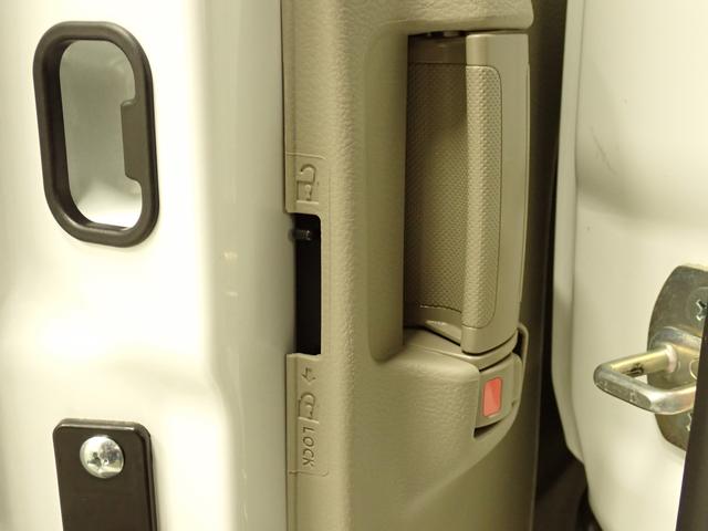 エブリイ ＰＡリミテッド　６型　５ＭＴ　デュアルカメラブレーキサポート　インパネ５ＭＴ　後席両側スライドドア　衝突被害軽減Ｂ　ＡＭ／ＦＭラジオ　リヤパーキングセンサー　ハイビームアシスト　キーレスエントリー　車線逸脱警報機能　スモークガラス　マッドフラップ　スペアタイヤ（59枚目）