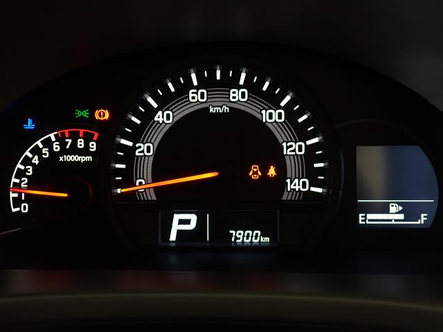 常時発光式で 昼夜問わず視認性が高いメーター廻り☆