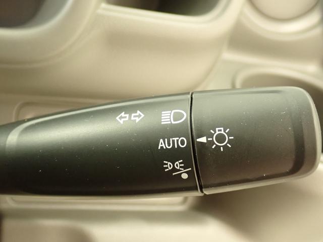 ハイビームアシスト機能搭載!先行車や対向車がいる場合や周囲が明るい場合には、ロービームで走行。街灯の少ない暗い夜道では、自動でハイビームに切り替わります。