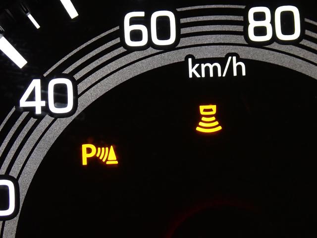 後方の障害物との距離は、ブザー音とメーター内表示で確認できます。