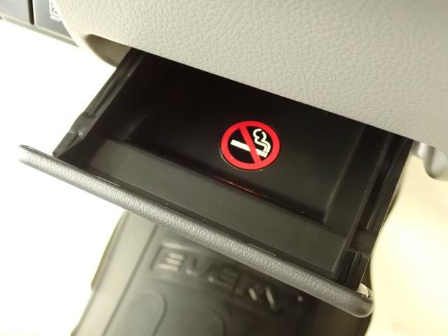 置き場に困るカード類も スッキリ収納できます。