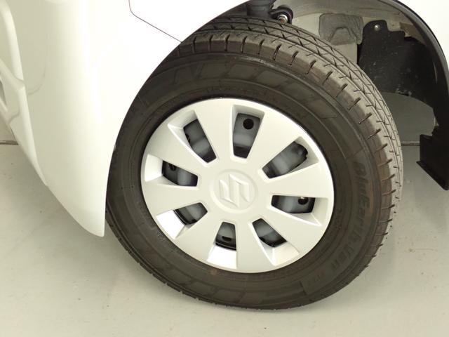 タイヤの切れ角が大きく、小回りが利きます。タイヤサイズは、145/80R12です。