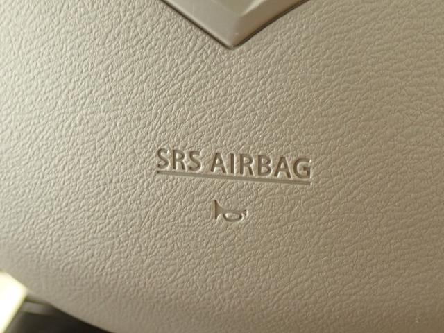 空気で膨らんだ袋により、衝突による身体への衝撃を緩和させる エアバック。