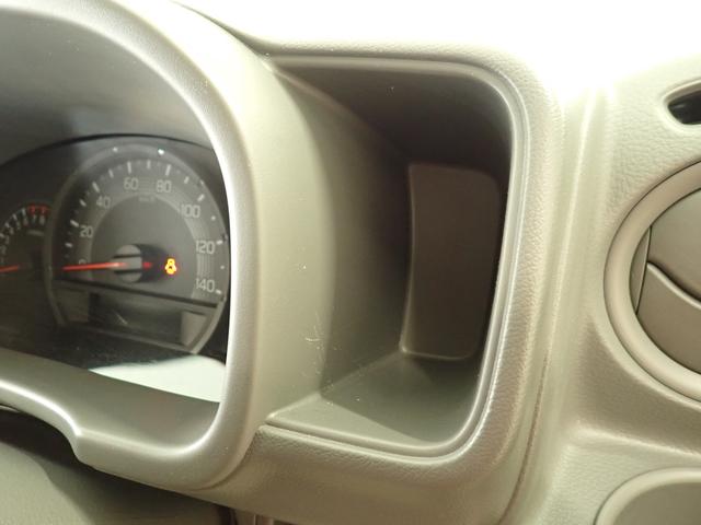 メーター横にも 小物収納があります。