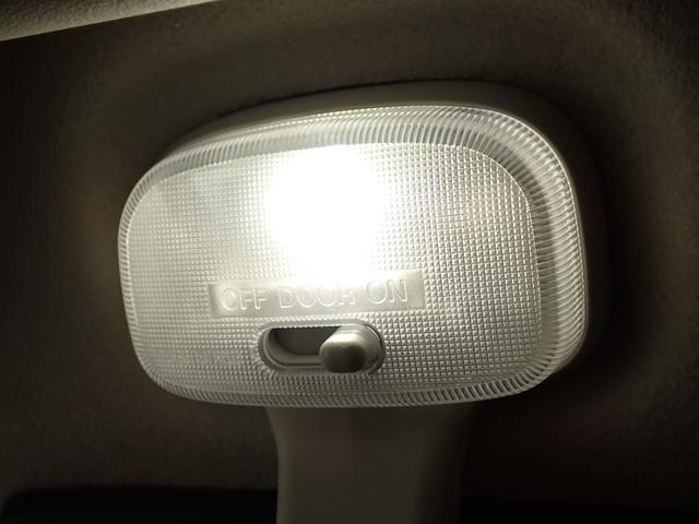 手元を明るく照らしてくれる 照明があります。