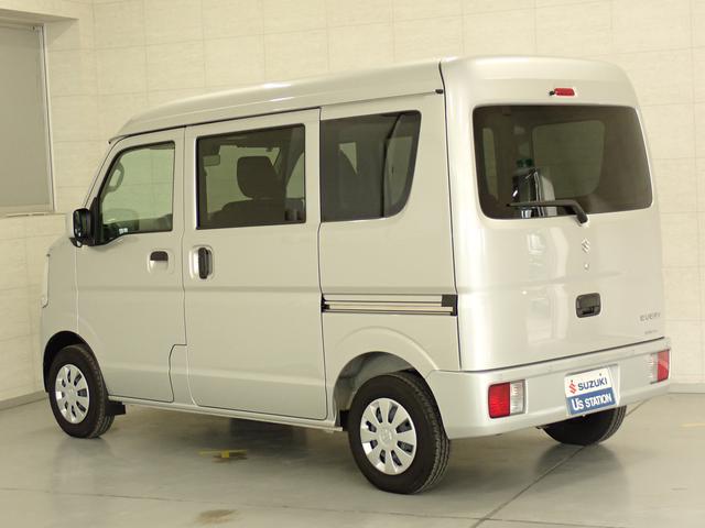 リヤドア・バックドア・リヤクォーターにスモークガラスを採用しています。プライバシーを守ります。