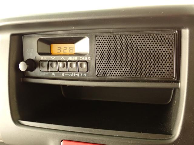 エブリイ PA 6型 2WD 4AT スズキセーフティサポート非装着車 AM/FMラジオ リヤパーキングセンサー 後席両側スライドドア フロアマット バイザー オートライト マニュアルエアコン アイドリングストップ マッドフラップ スペアタイヤ 運転席・助手席エアバック(4枚目)